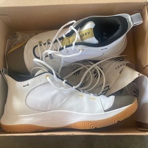 NEW Under Armour Curry Basketball Shoes 🏀